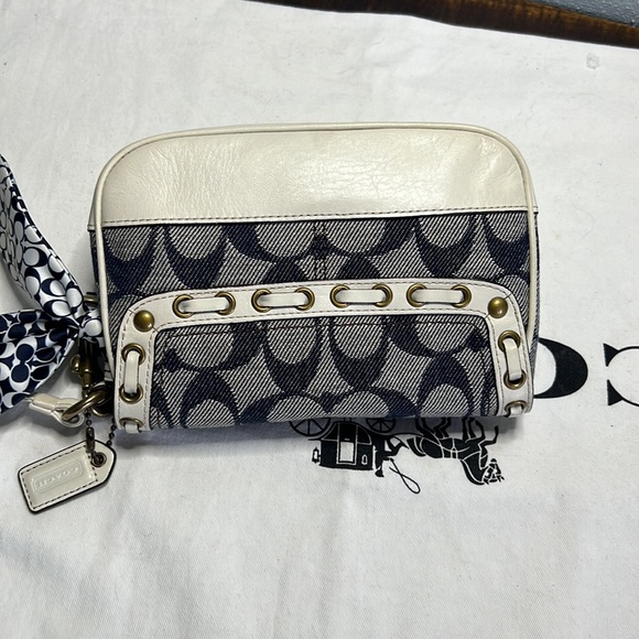 NWOT Coach Resort Blue Denim Signature Whipstitch Capacity Wristlet Clutch $278 - Picture 7 of 11